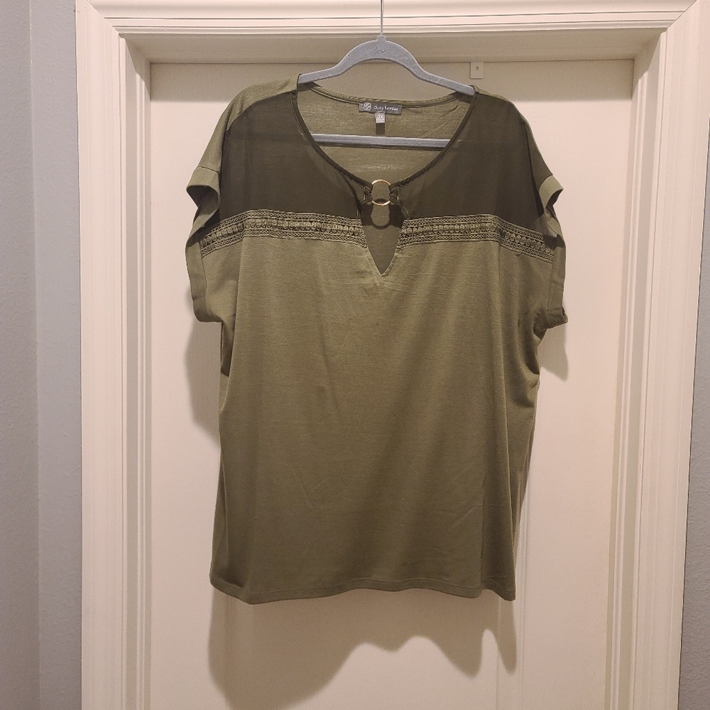 Cute green top